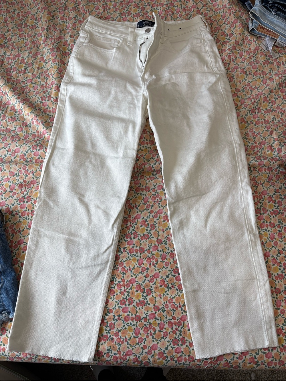 Hollister White Ultra High-Rise Vintage Straight Jeans